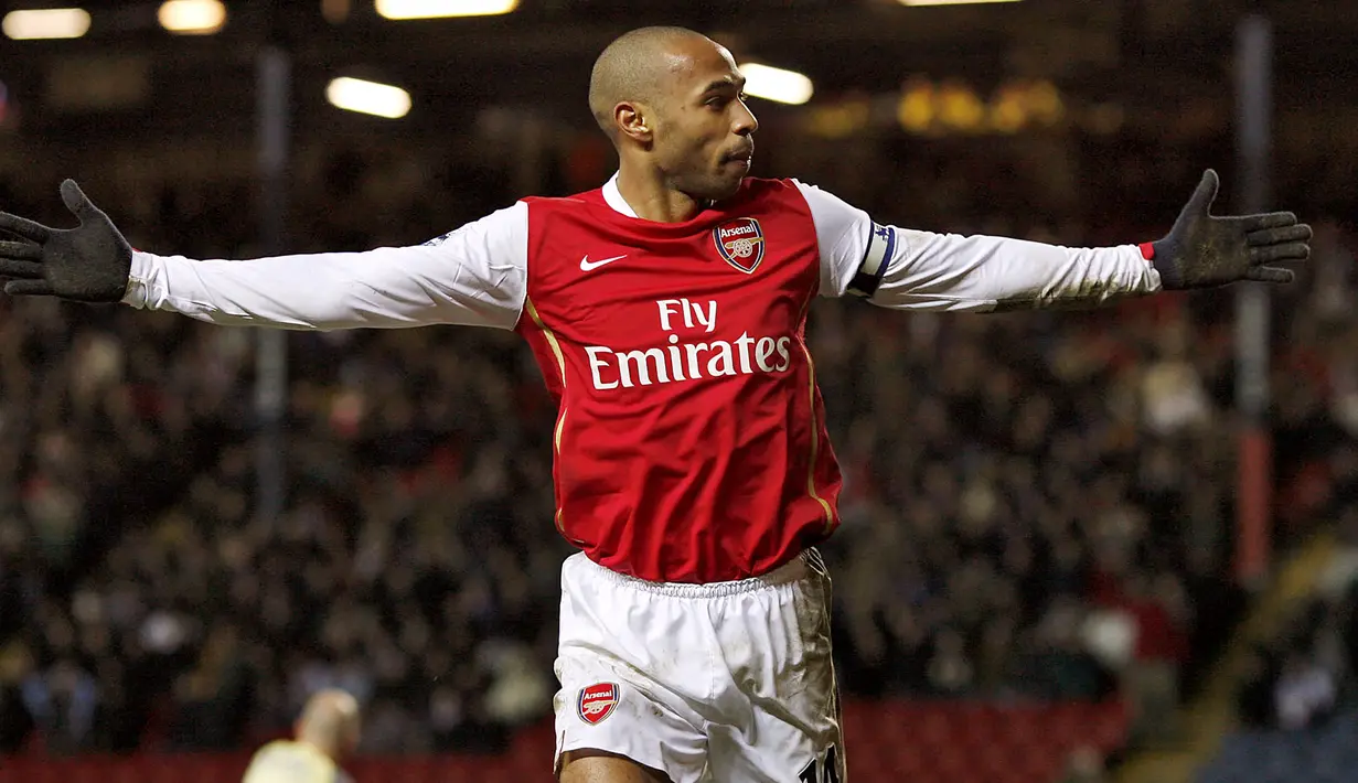 Thierry Henry. Striker Prancis berusia 44 tahun yang pensiun bersama New York Red Bulls pada Januari 2015 ini total mencetak 175 gol di Liga Inggris. Seluruh gol dicetak saat memperkuat Arsenal dalam 8 musim (1999/2000-2006/2007) ditambah setengah musim pada 2011/2012. (AFP/Andrew Yates)