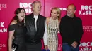 (Ki-ka) Zooey Deschanel, Bill Murray, Kate Hudson  dan Bruce Willis saat menghadiri premiere film  'Rock the Kasbah ' di New York, Senin (19/10/2015). Deretan aktor dan aktris papan atas turut membintangi film bergenre komedi ini. (REUTERS/Lucas Jackson)