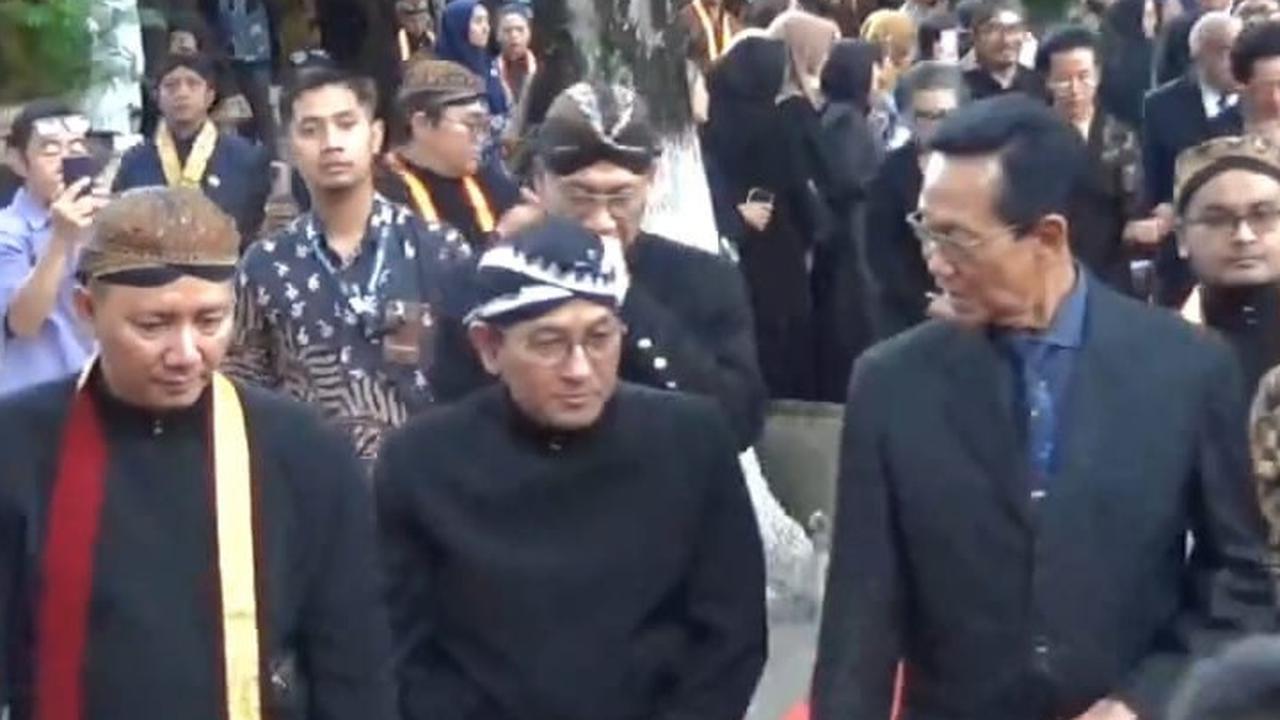 Sri Sultan dan Paku Alam Melayat Paku Buwono XIII