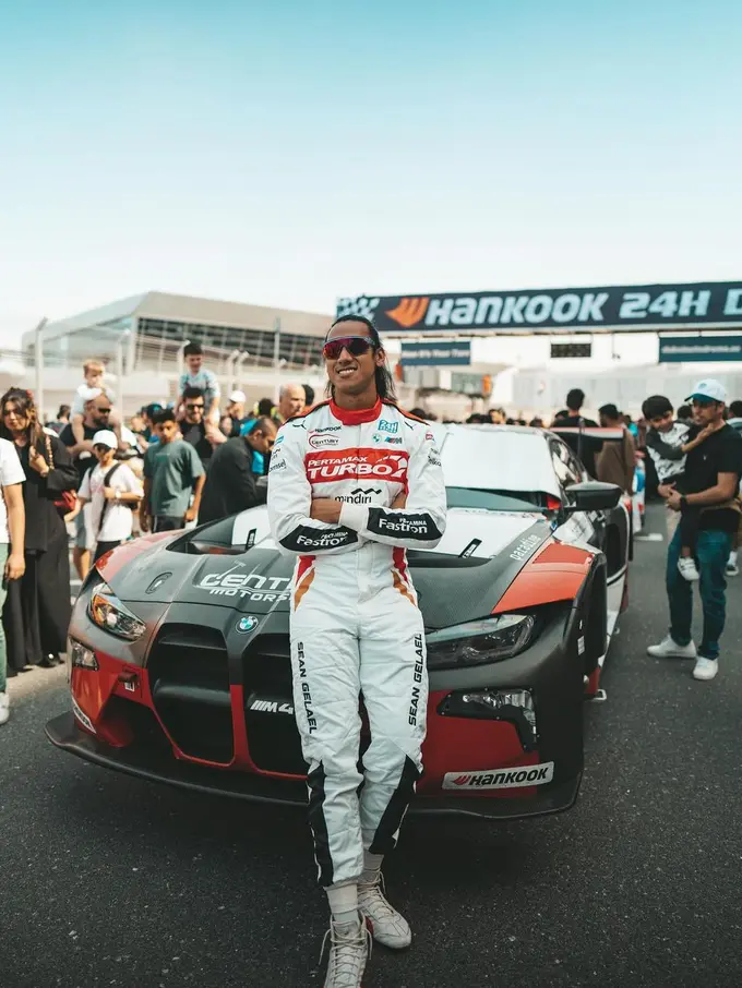 5 Potret Sean Gelael Anak Bos KFC dan Artis Lawas Rini S. Bono, Punya Prestasi Gemilang di Kancah Internasional