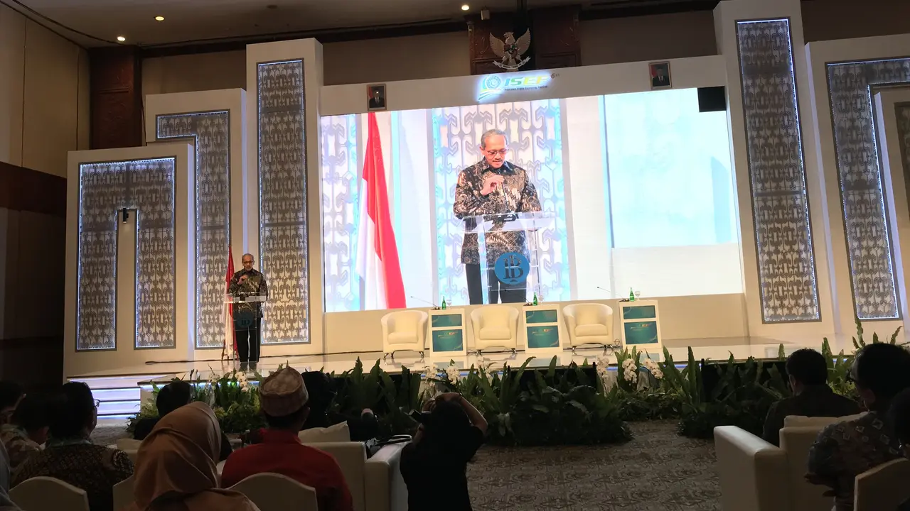 Deputi Gubernur Bank Indonesia (BI), Dody Budi Waluyo dalam pembukaan forum 5th International Islamic Monetary Economics and Finance Conference (IIMEFC) 2019.