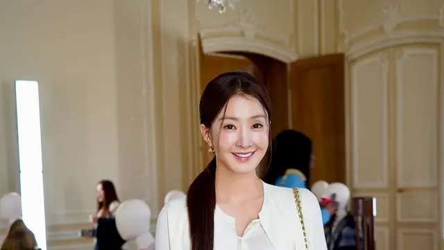 Potret Cantik Lee Si Young, Usia 42 Tahun Tapi Kayak Anak Kuliahan (credit: instagram/leesiyoung38)