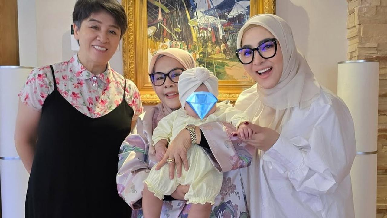 Penampilan Anak Syahrini Princess R Pakai Turban Bikin Gemas