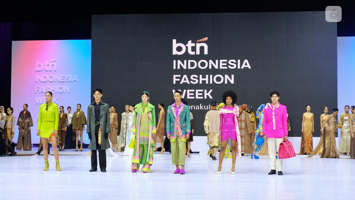 Opening Ceremony Indonesia Fashion Week 2025, Ketika Wastra Nusantara nan Cantik Melebur dalam Ronakultura Jakarta