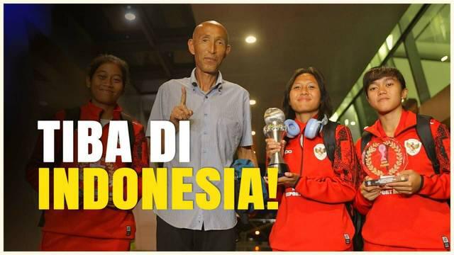 Berita video Tiba di Jakarta, Reva Octaviani dkk Persembahkan Trofi Piala AFF 2024 untuk Indonesia
