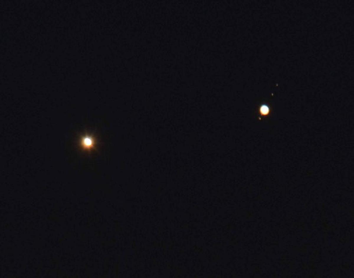 Venus dan Jupiter berdekatan
