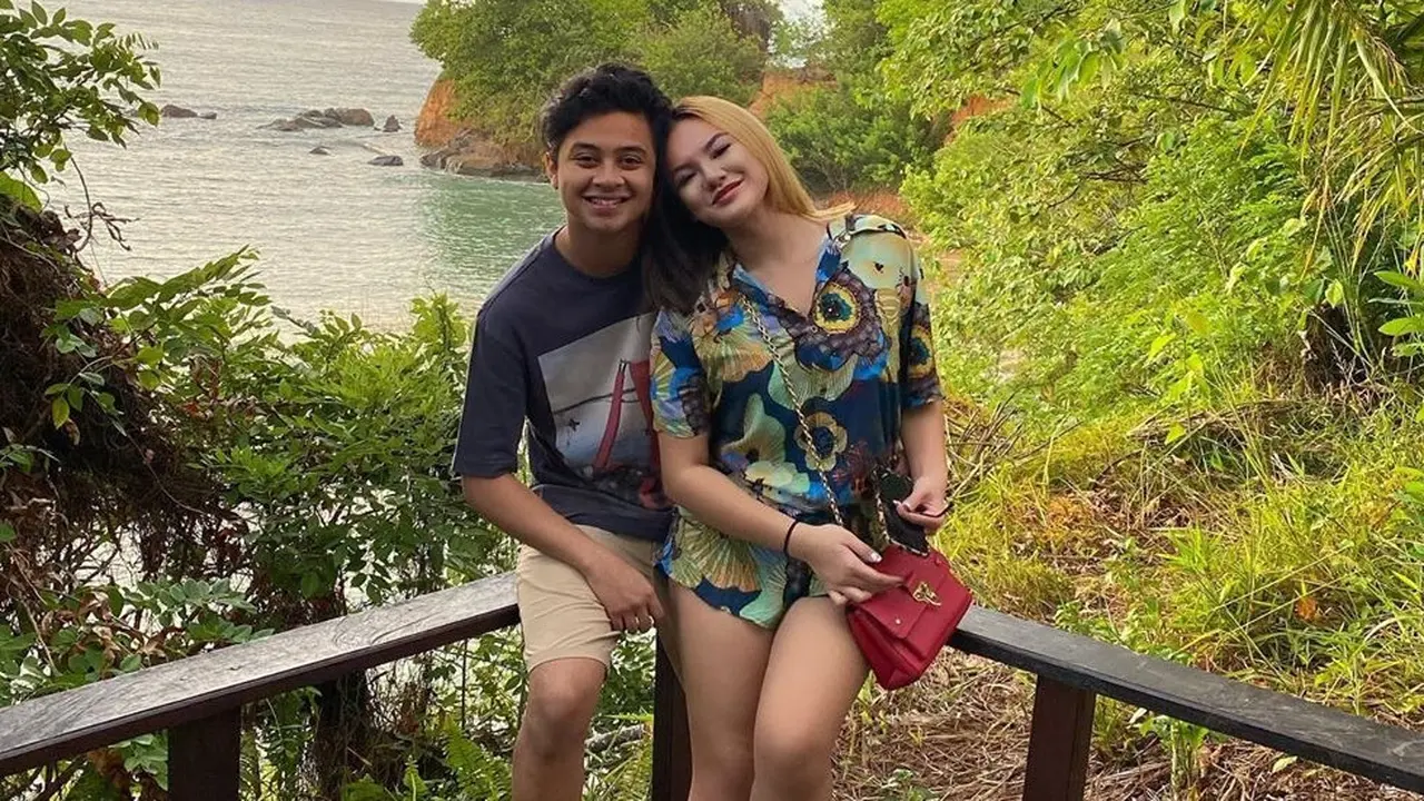 Potret Kenangan Mesra Bastian Steel dan Shafa Harris