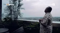 Seorang pawang hujan punya cara masing-masing. Satu kesamaan dari mereka adalah mereka mengaku tidak menahan hujan, melainkan memindahkan hujan ke tempat lain 