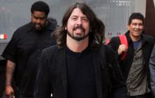 Padahal kaki patah, Dave Grohl diminta kembalikan uang