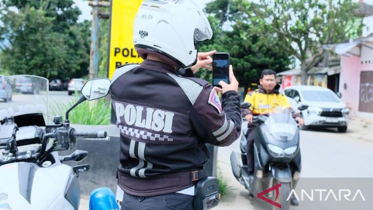 Satlantas Polresta Bandung Uji Coba Penindakan Pelanggaran dengan ETLE Genggam