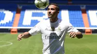 Malunya Danilo Gagal Juggling di Depan Fans Real Madrid