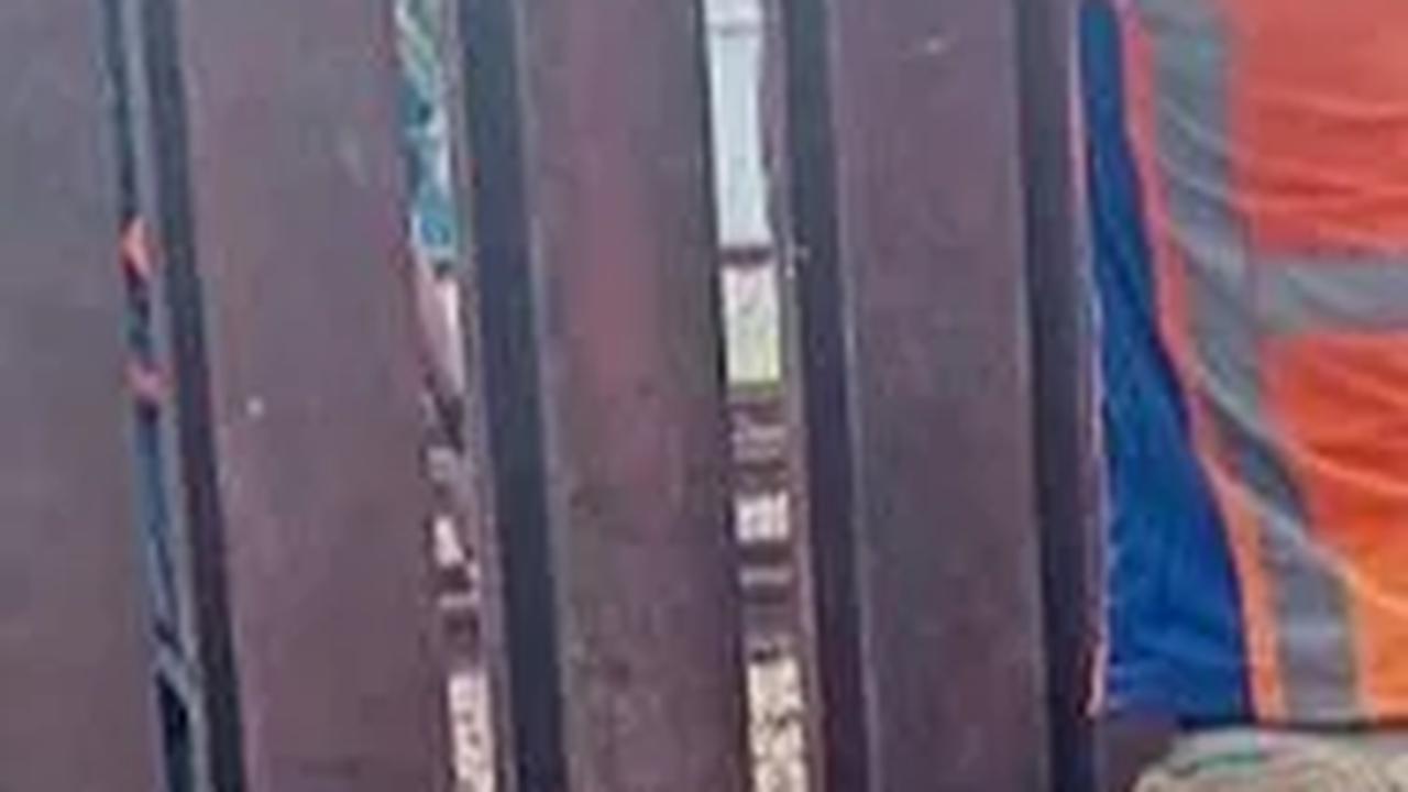 Sebelumnya, perlintasan sebidang di Jalan RT Hardiwinangun/Jalan Tirtayasa Rangkasbitung itu ditutup permanen Balai Teknik Perkeretaapian Kelas I Jakarta DJKA bersama Pemerintah Kabupaten Lebak.