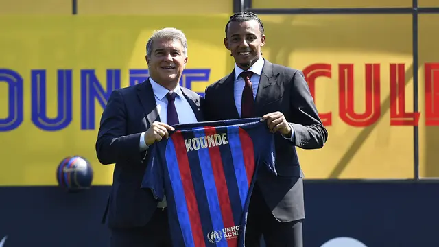 Jules Kounde Resmi Berlabuh ke Barcelona