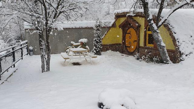 Penginapan di Armenia, hotel Cozy House terinspirasi rumah hobbit dibuka pada 2019. (Dok: Facebook Cozy House)