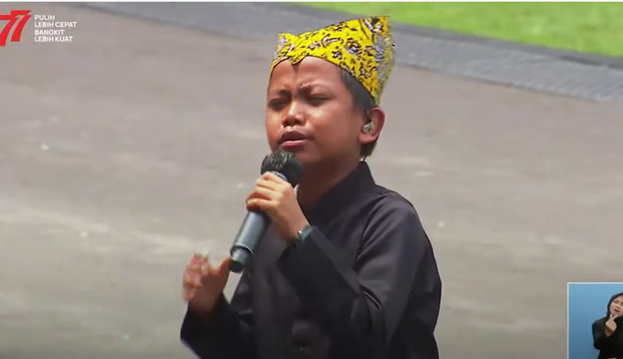 Kehadiran Farel Prayoga di Istana Negara membuat perayaan HUT ke-77 RI semakin meriah. Terlebih ia membawakan lagu yang membuat namanya menjadi viral, Ojo Dibandingke. (Tangkapan layar YouTube Sekretariat Presiden)