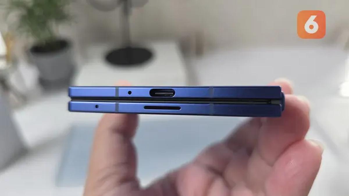 Port USB-C dan speaker di Galaxy Z Fold7. (Liputan6.com/ Agustinus Mario Damar)