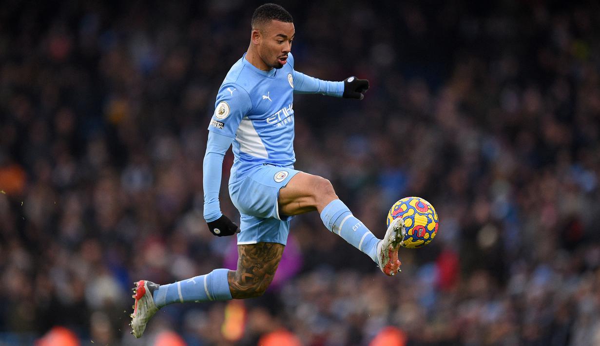 Meski awalnya diproyeksikan sebagi pemain pengganti, Gabriel Jesus berhasil menunjukkan kualitasnya beberapa tahun terakhir. Musim ini, ia berhasil tampil 13 kali denga mencetak 2 gol dan tujuh assist. Jesus berhasil berkembang menjadi playmaker penting bagi The Cityzens. (AFP/Oli Scarff)