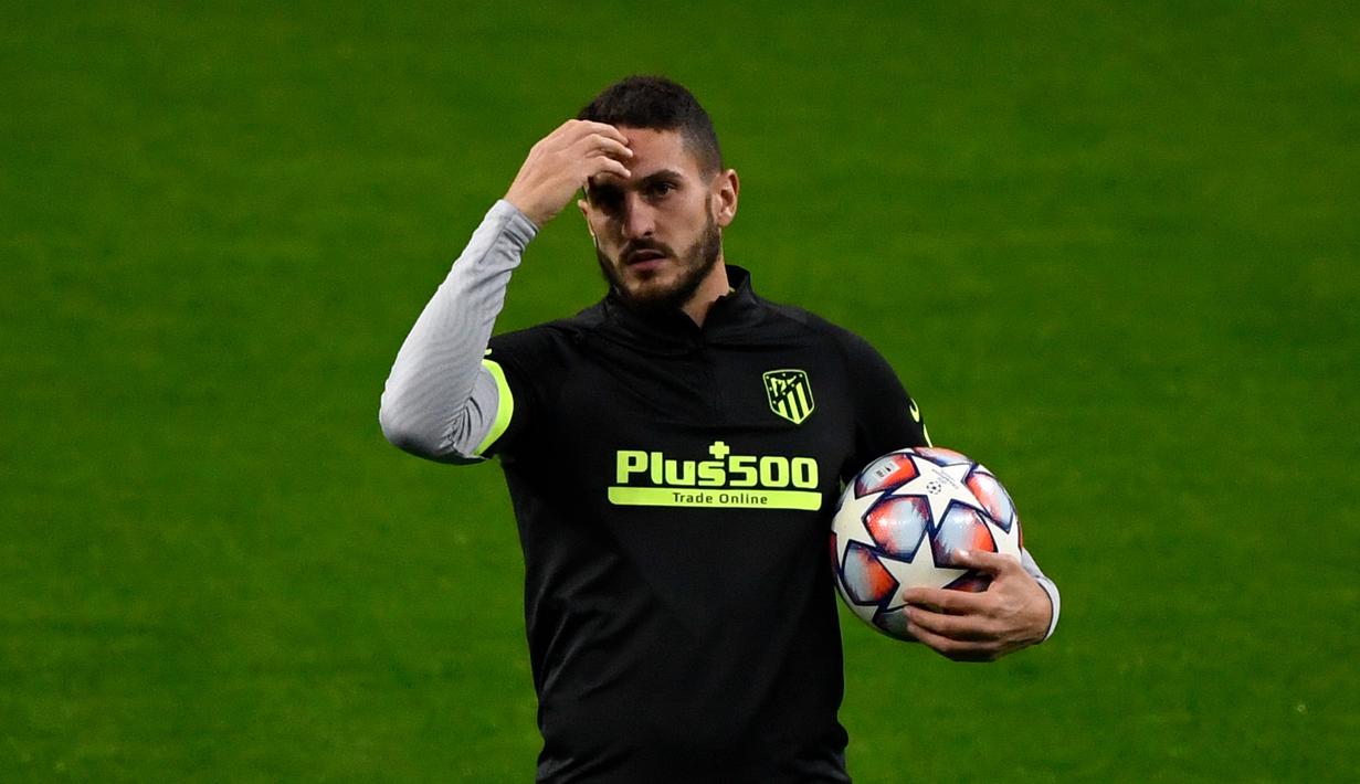 Pemain Atletico Madrid, Koke, saat mengikuti latihan jelang laga Liga Champions di Stadion Wanda Metropolitano, Selasa (1/12/2020) wib. Atletico Madrid akan menghadapi Bayern Munchen. (AFP/Pierre-Philippe Marcou)