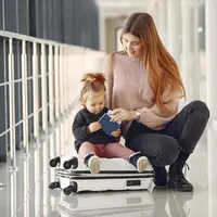 Hal-hal yang harus dipersiapkan untuk traveling bersama bayi menggunakan pesawat (foto: Freepik/Prostooleh)