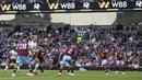 Pemain Manchester City, Erling Haaland, mencetak gol ke gawang Burnley pada laga pekan perdana Premier League di Stadion Turf Moor, Sabtu (12/8/2023). City menang dengan skor 3-0. (Nigel French/PA via AP)