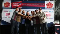 Perwakilan klub berfoto bersama usai Drawing 8 besar Piala Jenderal Sudirman di Hotel Century, Senayan, Jakarta, Kamis (3/12/2015). (Bola.com/Nicklas Hanoatubun)