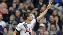 Erik Lamela mencetak satu gol saat Tottenham mengalahkan Manchester United pada lanjutan liga Inggris di White Hart Lane, Minggu (10/4/2016). (Reuters/Eddie Keogh)