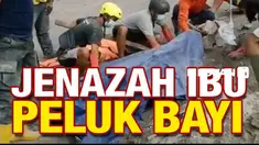 Tim SAR dibantu warga terus mencari warga yang terjebak di dalam rumahnya saat Gunung Semeru Meletus. Dalam pencarian ditemuakan jenazah seorang ibu yang sedang peluk bayinya, terkubur dalam debu setebal 2 meter.
