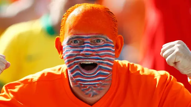 Gaya Unik Suporter Belanda di Brasil