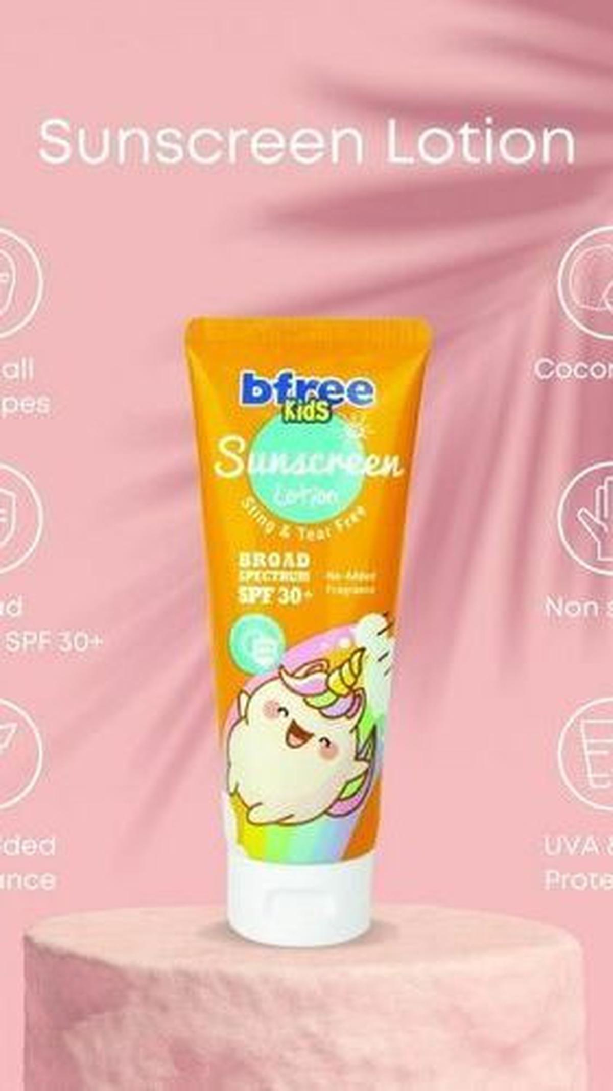 Produk ini mengandung minyak kelapa dan vitamin E yang kaya akan antioksidan, yang juga dikenal sebagai bahan yang melembapkan kulit. Desain kemasannya yang cerah dan lucu membuat anak-anak tertarik memakainya. Harga sunscreen ini sangat terjangkau, mulai