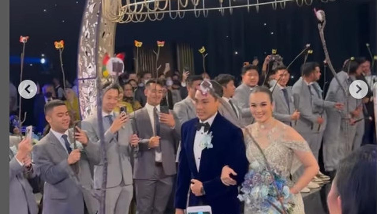 Acara resepsi pernikahan Chelsea Islan dan Rob Clinton Kardinal (Foto: Instagram wanda_haraa)