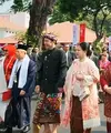 Di upacara 17 Agustus 2026, Iriana Jokowi tampil serba merah putih dengan Chanel Mini Flap ber-manik. (@jokowi)