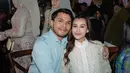 Sementara itu, Aaliyah Massaid memilih dress panjang dengan kerah cheongsam. [@aurelie.hermansyah/@aaliyah.massaid].