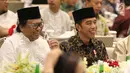 Presiden Joko Widodo (tengah), Ketua DPD RI Oesman Sapta Odang saat buka bersama di kediaman Oesman Sapta Odang (OSO) jalan Karang Asem Utara, Kuningan, Jakarta, Kamis (31/5). (Liputan6.com/Johan Tallo)