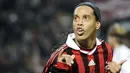 Gaya striker AC Milan, Ronaldinho seusai mencetak gol balasan ke gawang Real Madrid di matchday keempat penyisihan Grup C Liga Champions di San Siro, 3 November 2009. AFP PHOTO / Damien Meyer 