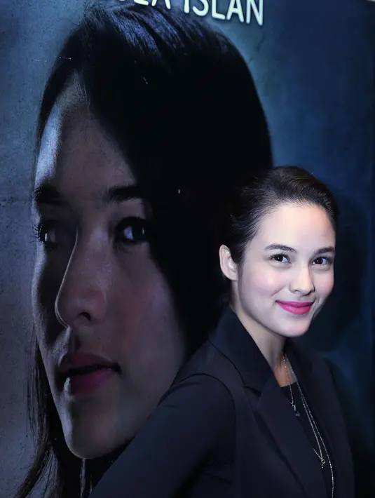 "Saya harus latihan fisik, stamina juga biar kuat. Harus ikutan di Cempaka Putih di Iko Uwais. Ia melatih banyak aktor lain di sana. Kita latihan bareng  baru yakin aku bisa ambil film ini. Kita juga di tes dulu," jelasnya. (Nurwahyunan/Bintang.com)