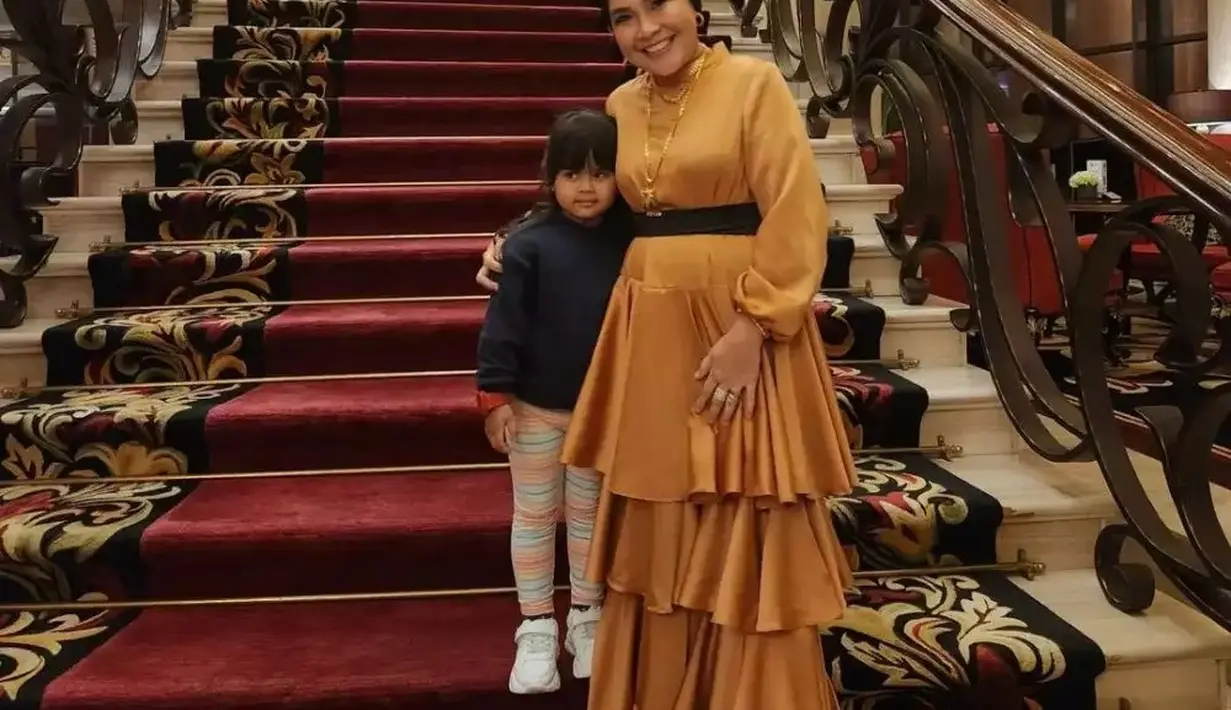 Punya anak yang pintar mencari nafkah, sang ibu pun selalu terpenuhi kebutuhannya. [Instagram @mom_ayting92_]