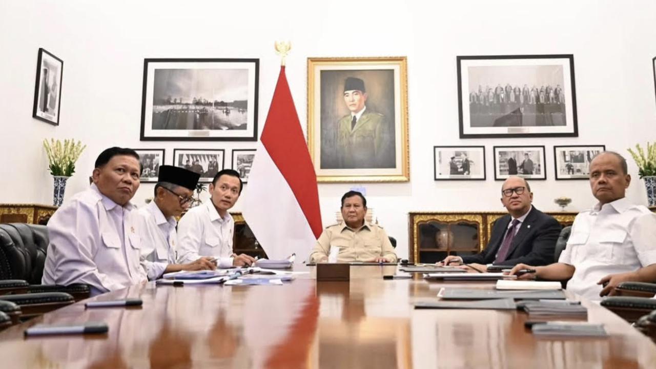 Seskab Teddy Sebut Giant Sea Wall Penting untuk Lindungi Warga Pantura dari Kenaikan Air Laut