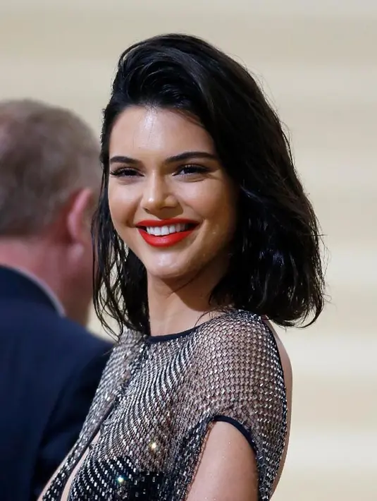 Kesuksesan Kendall sebagai model ternyata mendapat kritikan dari model yang lebih senior, Rebecca Romijn. Menurut Rebecca, belakangan ini banyak model masa kini yang tidak memenuhi kriteria. (AFP/John Lamparski)