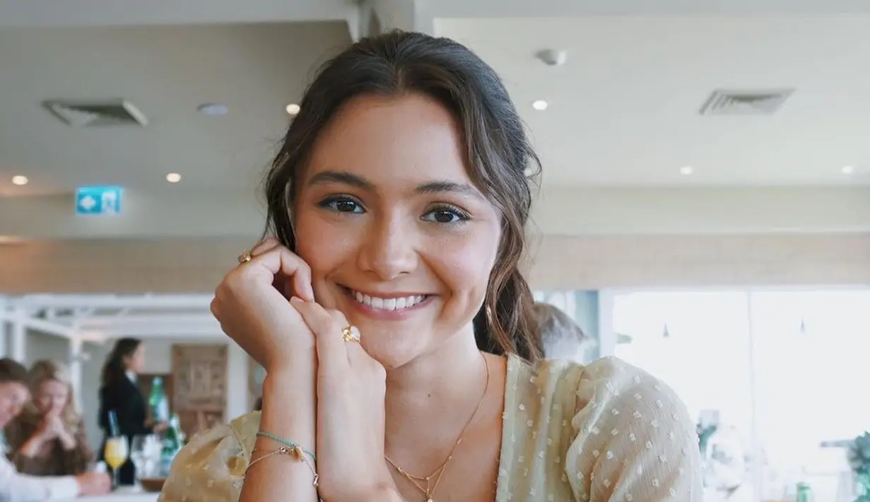 <p>Mahasiswa Ilmu Komunikasi di Universitas Macquarie, Sydney, Australia itu mengaku sedih saat lebaran tidak bersama keluarga. [Instagram/amandarawles]</p>