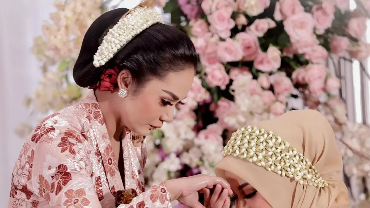 [Fimela] Tujuh bulanan Aurel Hermansyah