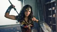 Gal Gadot sebagai Wonder Woman (Entertainment Weekly)