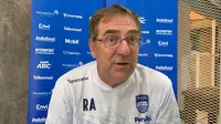Pelatih Persib Bandung, Robert Alberts. (Bola.com/Erwin Snaz)