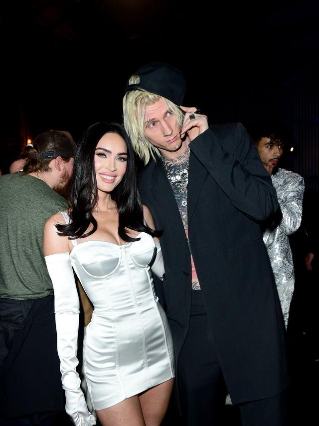 Meghan Fox Pose Tanpa Busana dengan Perut Buncit, Hamil Anak Pertama dengan Machine Gun Kelly