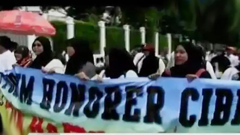 Ratusan Pekerja Honorer Demo Tuntut Status Jadi PNS