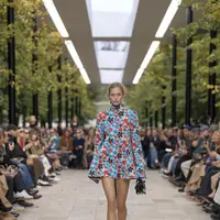 Celine hadirkan koleksi musim panas yang begitu vibrant. [Foto: Celine. Dok]