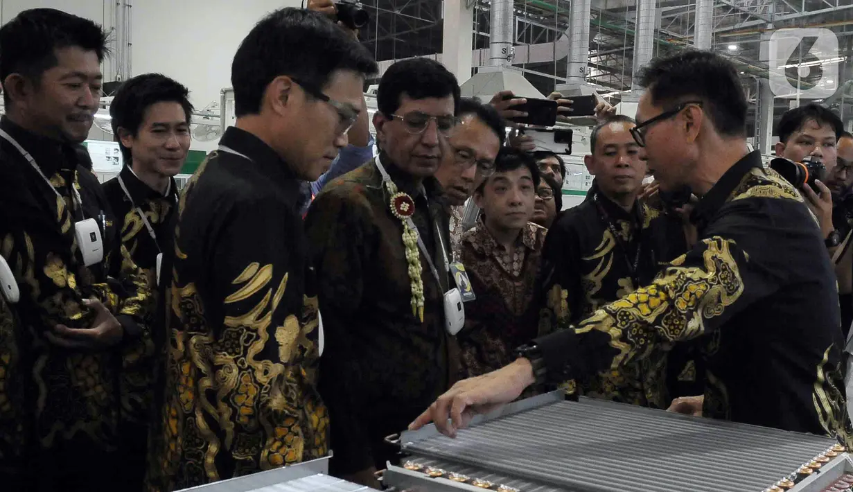 Dengan adanya pabrik baru ini mampu membuka lapangan pekerjaan baru di Indonesia. "Dengan tambahan investasi baru ini saya dapat laporan sekitar 1.000 orang direkrut. Artinya dengan prosperity bisa membantu masyarakat sekitar untuk mendapatkan kesejahteraan," kata Direktur Jenderal ILMATE Taufik Bawazier dalam sambutannya. (merdeka.com/Imam Buhori)