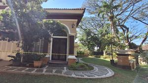 Cerita Warga Saat Polisi Geledah Rumah Mewah di Sentul