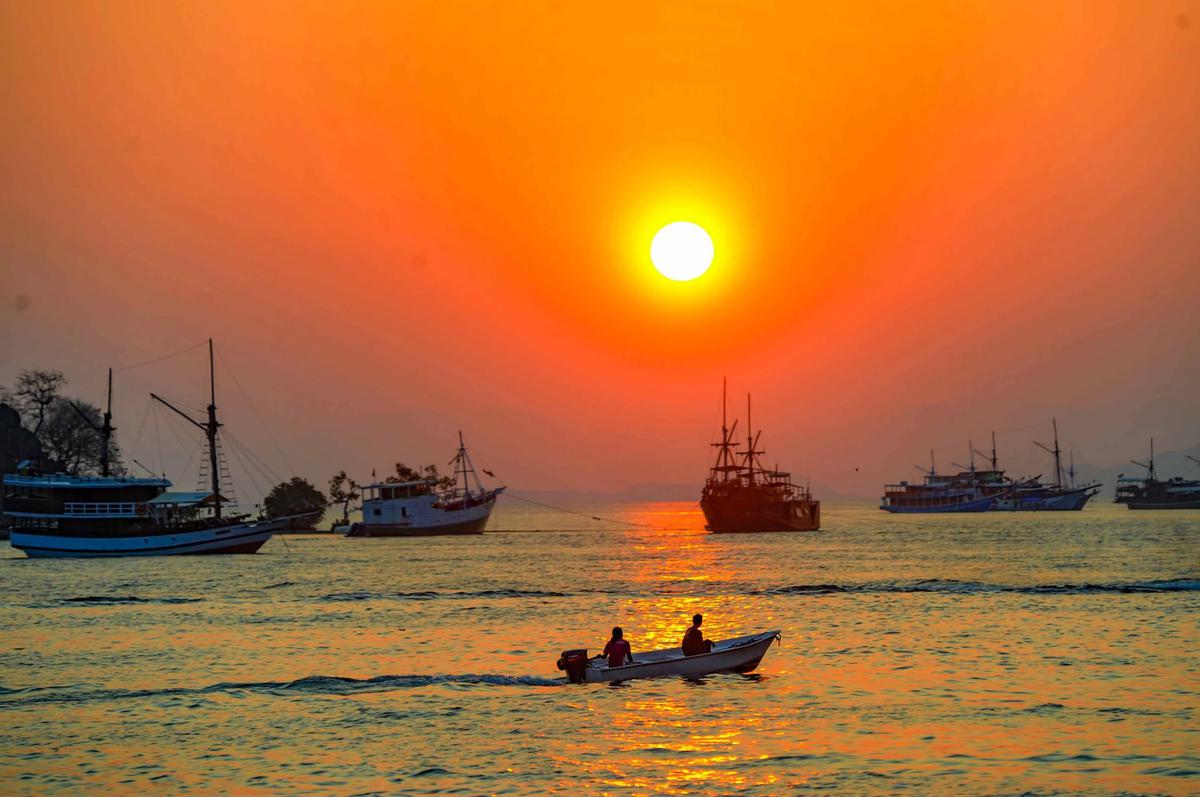 FOTO: Labuan Bajo Kota Seribu Sunset yang Menawan di Ujung Flores