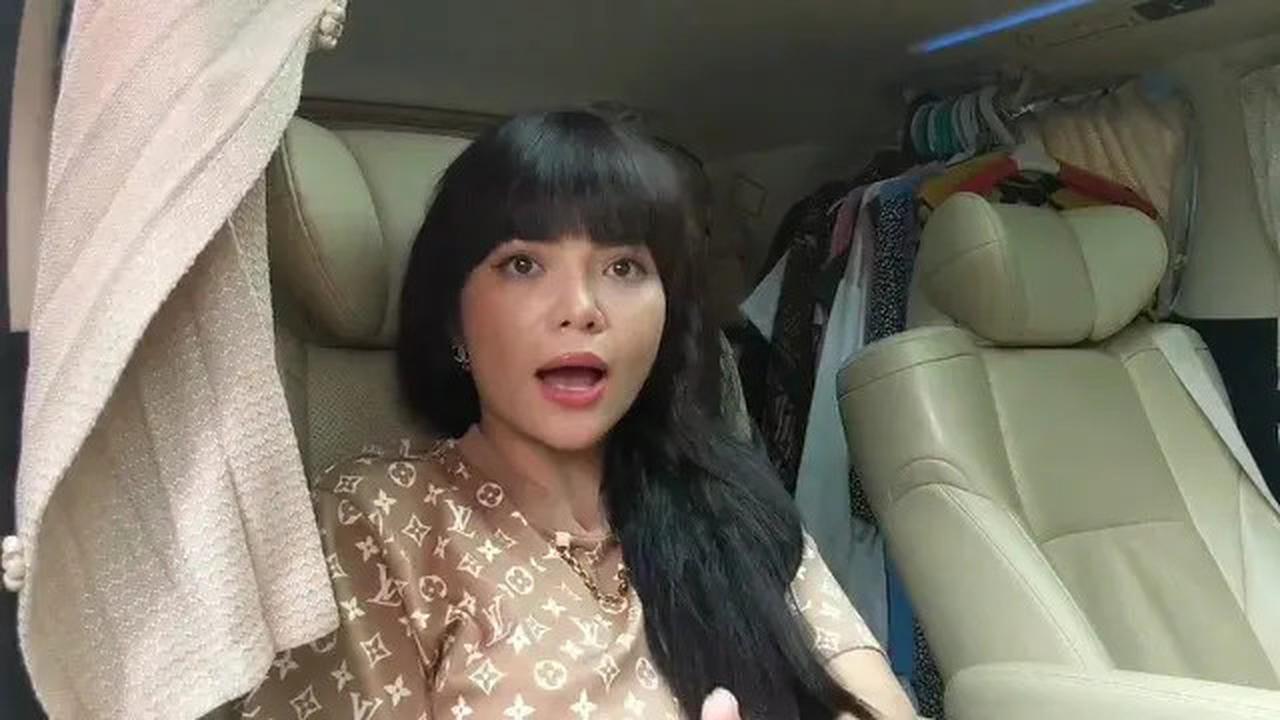 Dinar Candy Sambut Tahun 2025 Dengan Semangat Baru 'Mau Beli Mobil Baru Semua