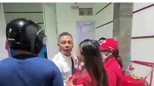 Momen Adu Mulut Koster dan Petugas SPBU Wanita: Saya Bukan Robot